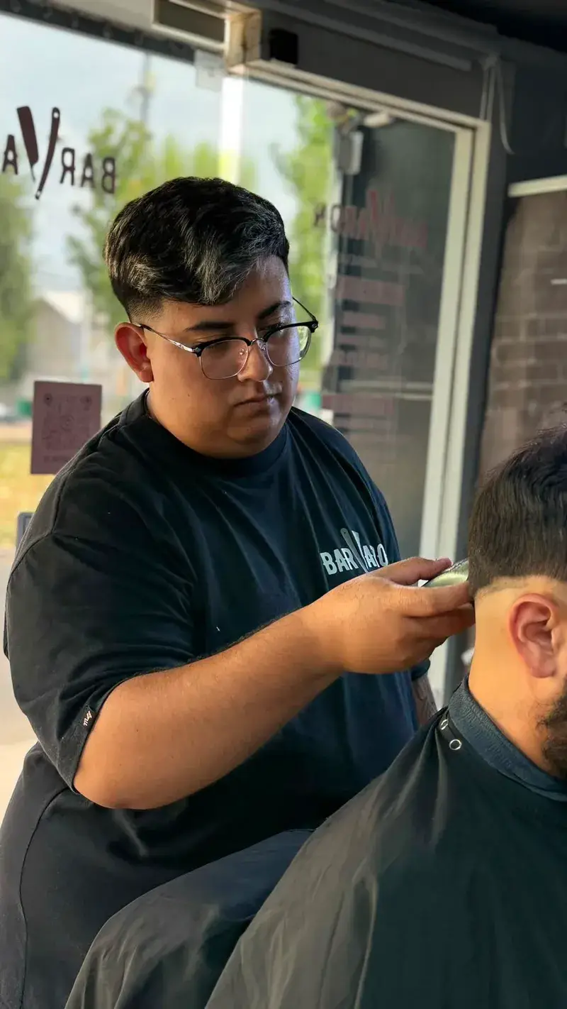 Profesional de BarVaron realizando un servicio en San Bernardo