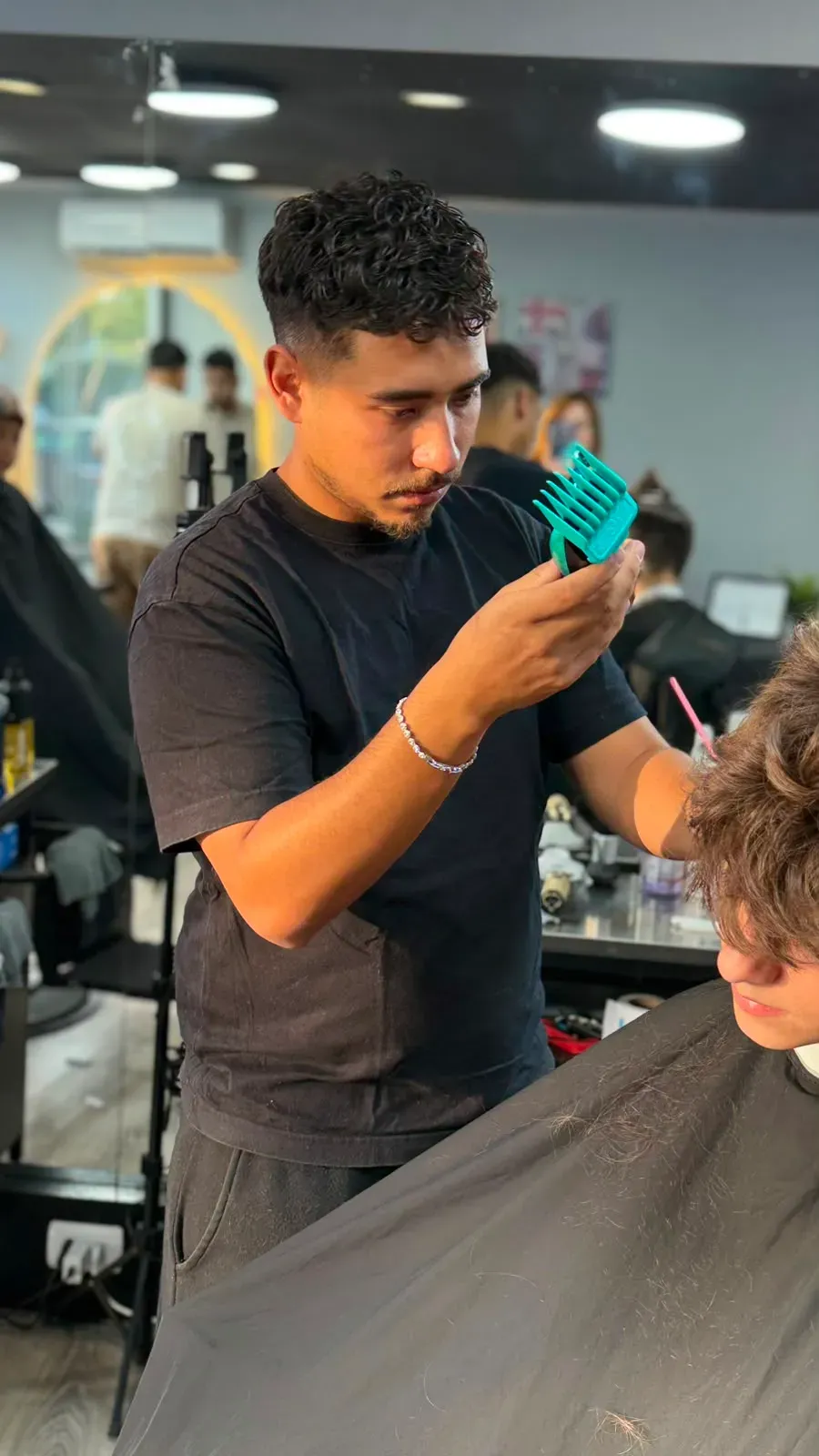 Profesional de BarVaron durante un servicio