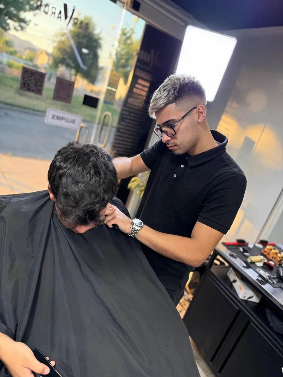 Atención de barbería en BarVaron San Bernardo
